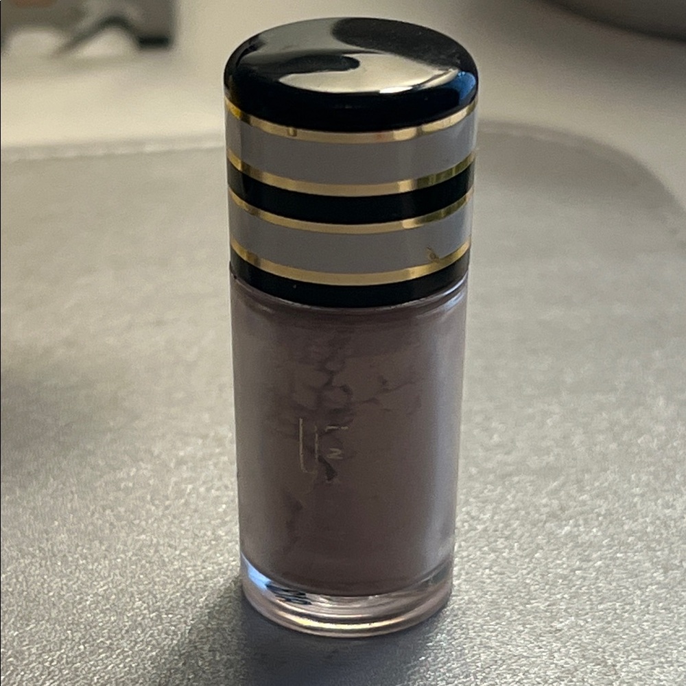 MAC Cosmetics Pigment in Naked
